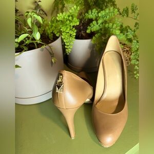 Michael Kors Antoinette Pump Shoes  size 9.5